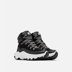 SOREL WOMEN'S KINETIC BREAKTHRU CONQUEST SNEAKER BOOT